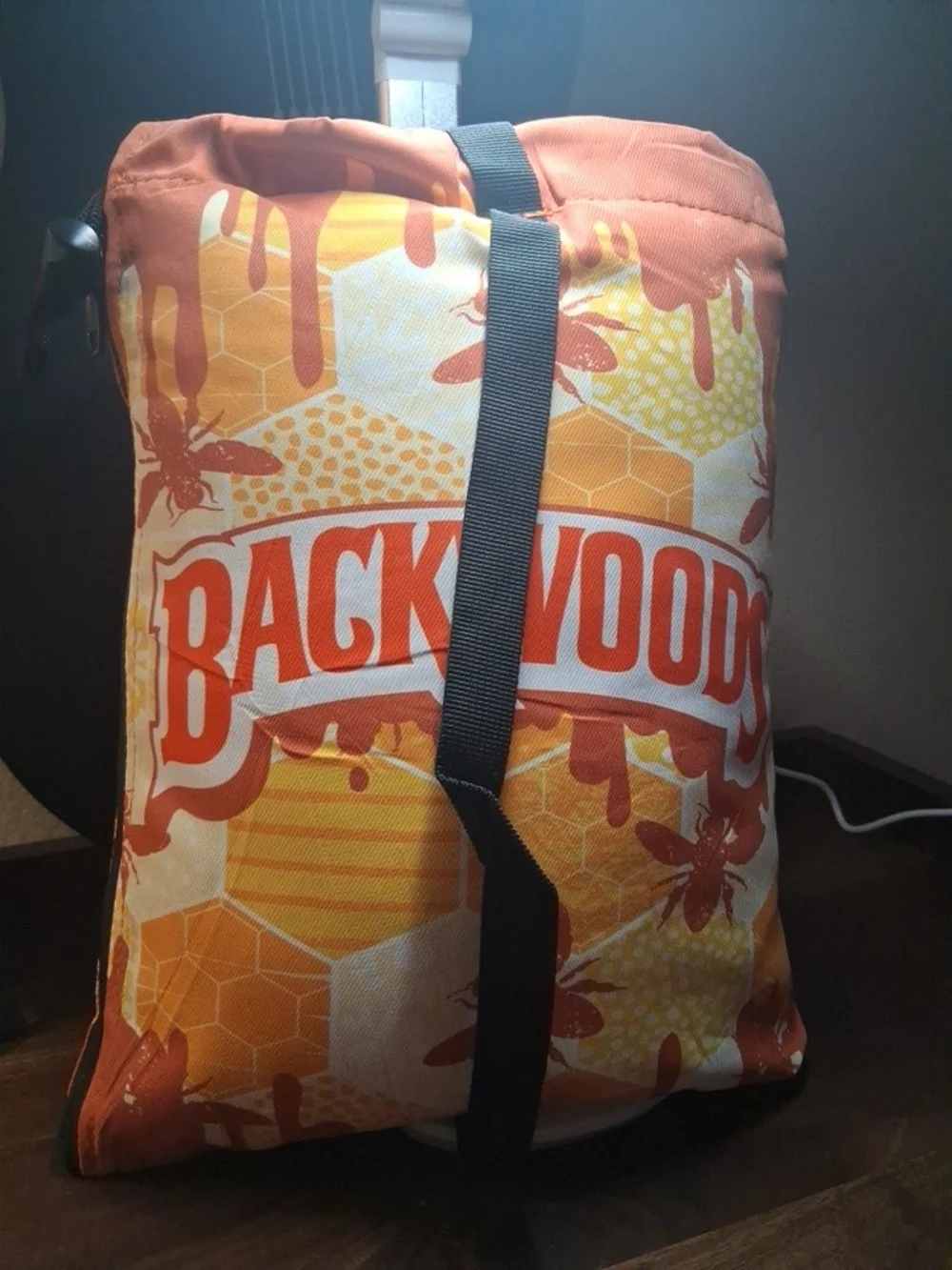Honey com Graphic Backwoods Glass protecting puffer bag